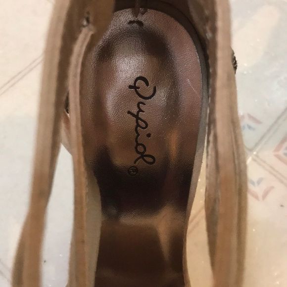 QUPID Faux Suede Zipper Back Straw Weaved Heels - Picture 7 of 8